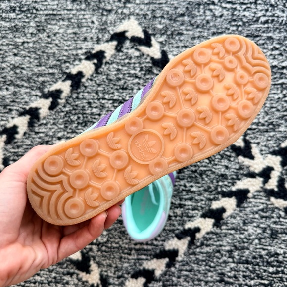 Adidas Gazelle Sneaker mint green purple and gum women’s size 7.5 sneaker - Picture 4 of 9